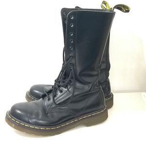 Dr Martens 14 holes leather boots